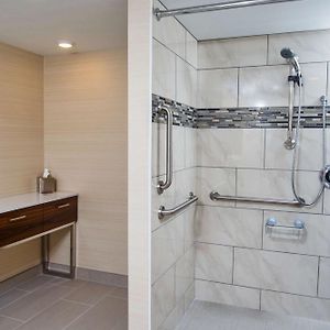 King Room Roll Shower